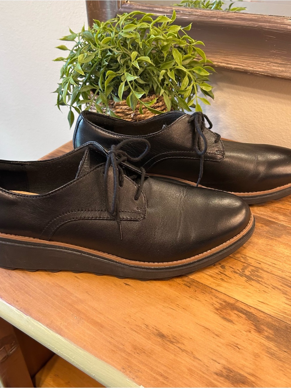Clarks Collection Women’s Size 10 M Black Leather Oxford Lace Up Wedge Shoes